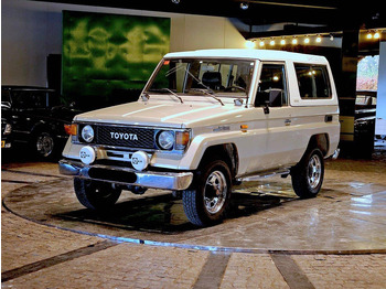 سيارة TOYOTA Land Cruiser