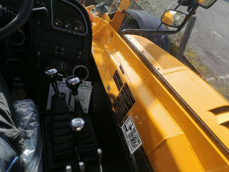 آلة رفع ونقل تلسكوبية Jcb 540-180: صورة 10