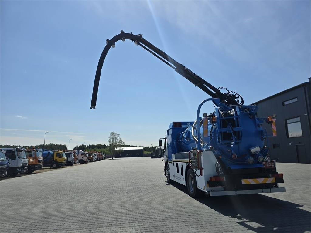 فراغ شاحنة Renault 4x2 WUKO RIVARD for collecting liquid waste: صورة 28