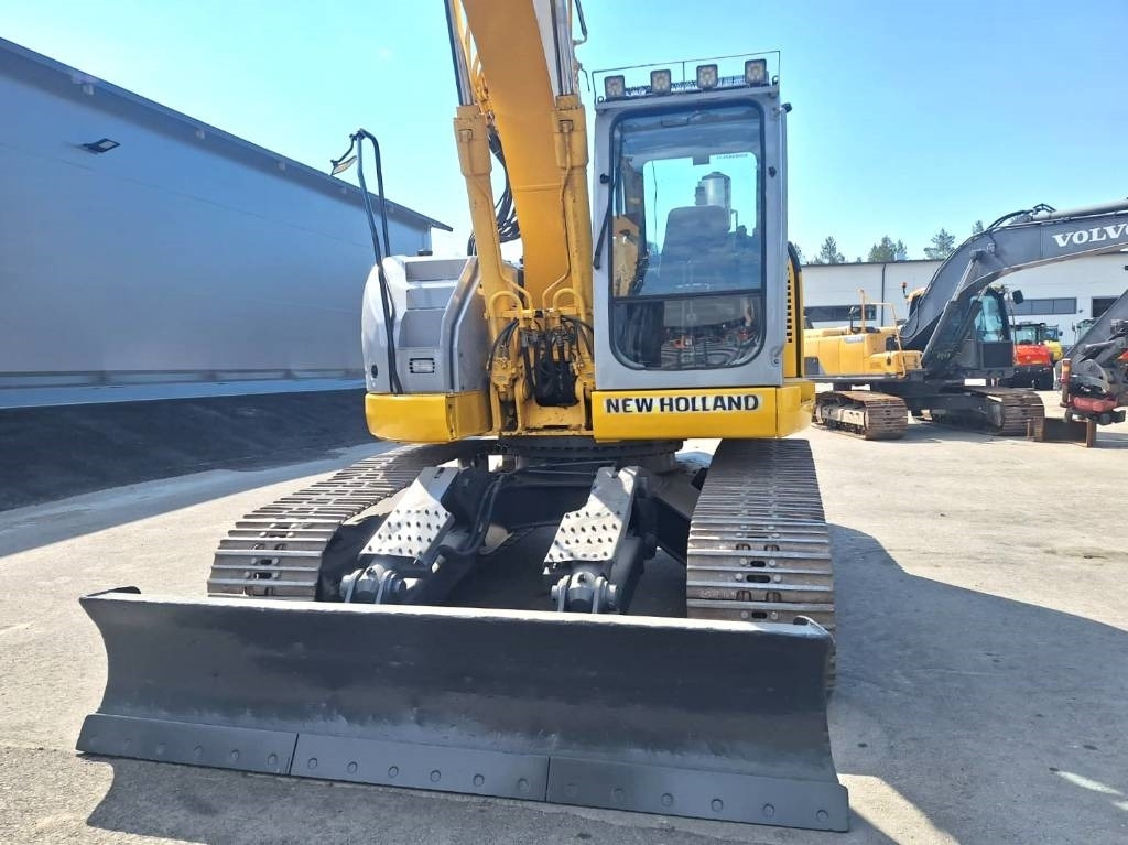 حفار زاحف New Holland E235BSRLC PYÖRITTÄJÄLLÄ: صورة 7