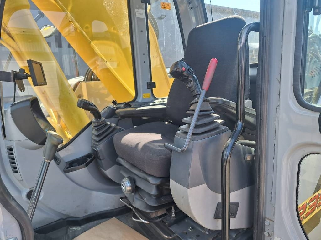 حفار زاحف New Holland E235BSRLC PYÖRITTÄJÄLLÄ: صورة 13