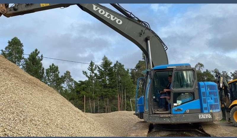 حفار زاحف Volvo ECR235DL: صورة 6