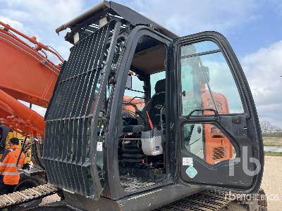 حفار زاحف HITACHI ZX225USLC-6 Pelle Sur Chenilles: صورة 11