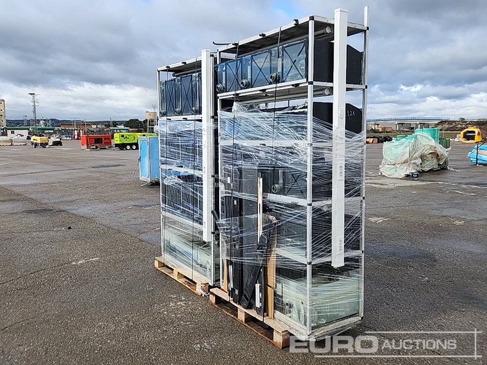 معدات الانشاءات Pallet of Varios Aquariums (2 of): صورة 6