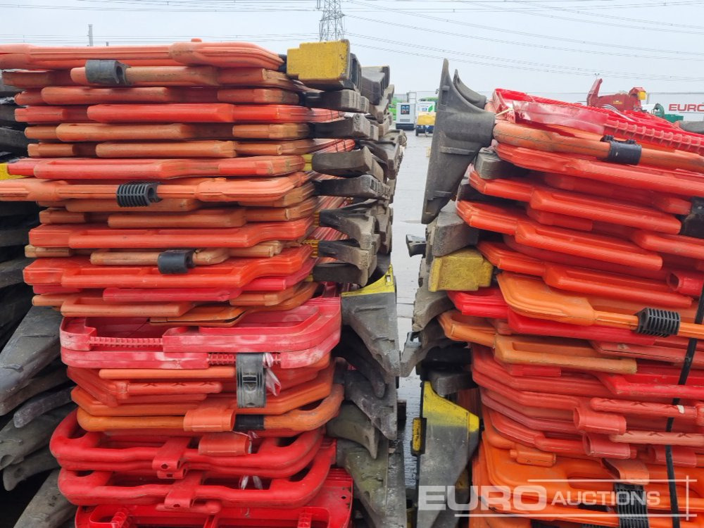 معدات الانشاءات Bundle of Tracking Boards (3 of), Bundle of Plastic Pedestrian Safery Barriers (2 of): صورة 21