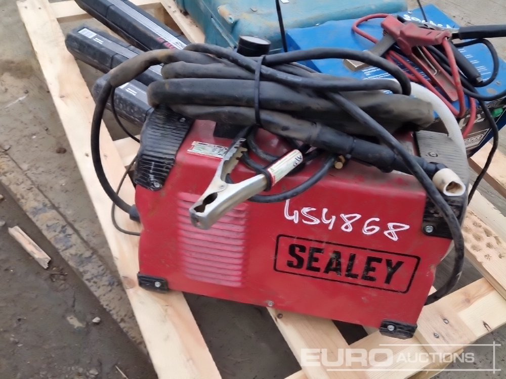 معدات الانشاءات Sealey 230Volt Welder, Draper 230Volt Battery Charger/Starter, Makita TW1000 110Volt Impact Wrench, Sealey Micrometer Torqe Wrench (3 of): صورة 16