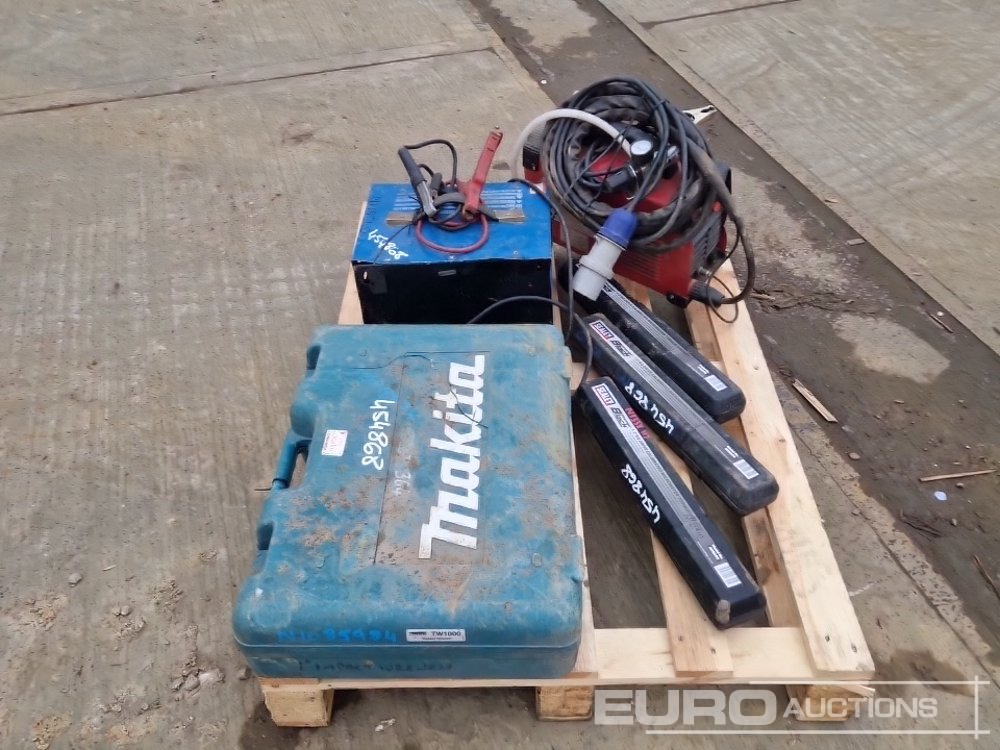 معدات الانشاءات Sealey 230Volt Welder, Draper 230Volt Battery Charger/Starter, Makita TW1000 110Volt Impact Wrench, Sealey Micrometer Torqe Wrench (3 of): صورة 10